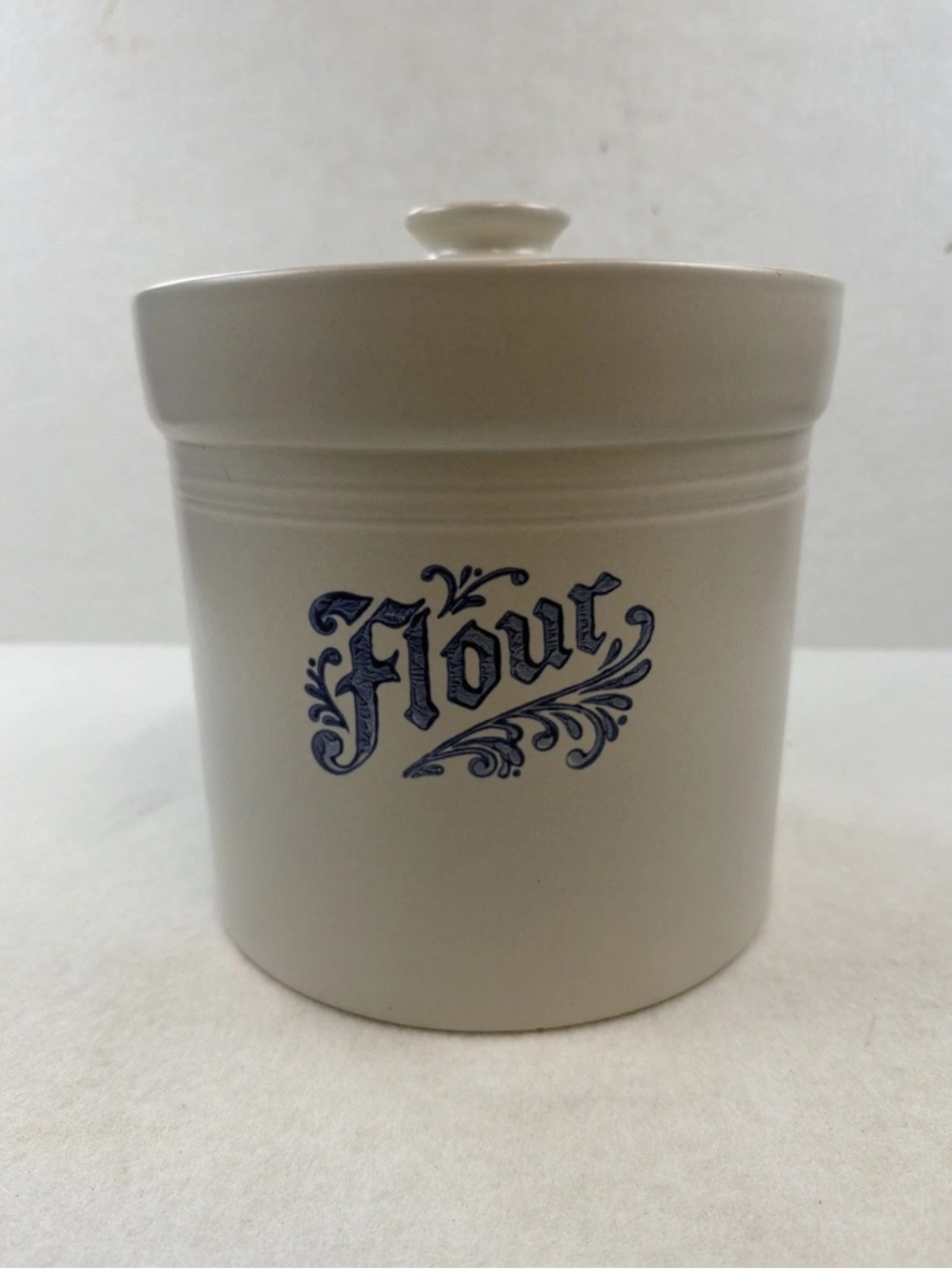 Pfaltzgraff YORKTOWNE Blue Flour Canister Vintage 1990s With Lid USA